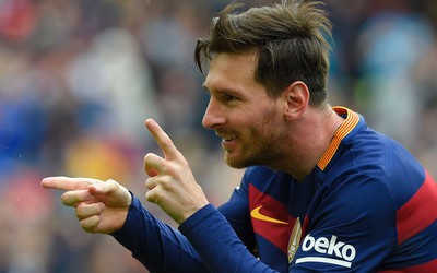 亿兆电竞热评-世预赛裁判偏哨疑云